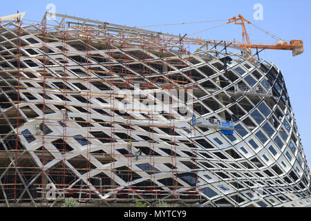 Beirut, Libanon, 8. Juni 2018. Ein 5-stöckiges Kaufhaus durch den späten weltweit renommierten britischen Architektin Zaha Hadid in Beirut Souks zu einem Preis von $ 40 Mio. im Central Business District von Beirut ist kurz vor der Fertigstellung. Credit: Amer ghazzal/Alamy leben Nachrichten Stockfoto