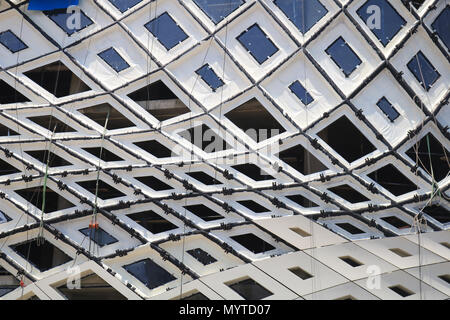 Beirut, Libanon, 8. Juni 2018. Ein 5-stöckiges Kaufhaus durch den späten weltweit renommierten britischen Architektin Zaha Hadid in Beirut Souks zu einem Preis von $ 40 Mio. im Central Business District von Beirut ist kurz vor der Fertigstellung. Credit: Amer ghazzal/Alamy leben Nachrichten Stockfoto