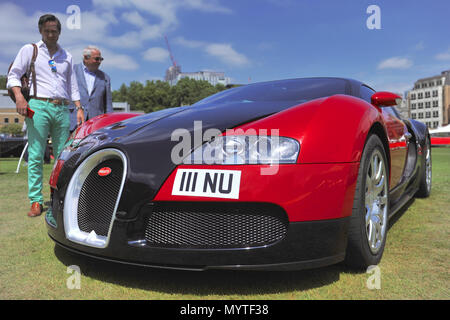 London, Großbritannien. 8 Jun, 2018. Ein 2014 Bugatti Veyronon Anzeige an die Stadt Concours Autofahren Garden Party. Banker, Einkäufer und Benzin Köpfe versammelten sich heute für die jährliche Stadt Concours Autofahren Garden Party in den Gärten der Honourable Artillery Company hat seinen Sitz im Herzen der Stadt London, Vereinigtes Königreich. Der Fall stellt einige der schönsten Sportwagen der Welt und fast 100 leistung Symbole, Vergangenheit und Gegenwart, in der fünf geparkt werden - morgen grüne Oase, versteckt in unmittelbarer Nähe der City Road für die diesjährige Veranstaltung. Quelle: Michael Preston/Alamy leben Nachrichten Stockfoto