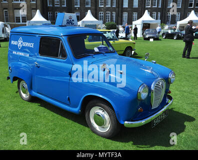 London, Großbritannien. 8 Jun, 2018. 1960 Austin A35 van auf Anzeige an die Stadt Concours Autofahren Garden Party. Banker, Einkäufer und Benzin Köpfe versammelten sich heute für die jährliche Stadt Concours Autofahren Garden Party in den Gärten der Honourable Artillery Company hat seinen Sitz im Herzen der Stadt London, Vereinigtes Königreich. Der Fall stellt einige der schönsten Sportwagen der Welt und fast 100 leistung Symbole, Vergangenheit und Gegenwart, in der fünf geparkt werden - morgen grüne Oase, versteckt in unmittelbarer Nähe der City Road für die diesjährige Veranstaltung. Quelle: Michael Preston/Alamy leben Nachrichten Stockfoto