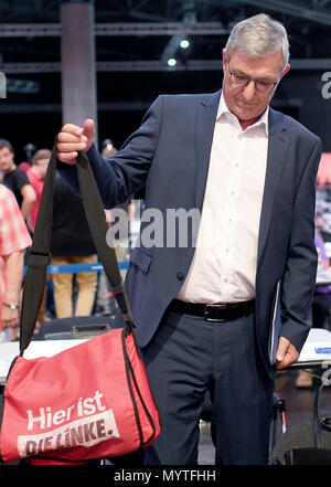 08. Juni 2018, Deutschland, Leipzig: Bernd Riexinger, Co - Vorsitzender der Partei die Linke (Die Linke), während die Linke Bundesparteitag sterben. Foto: Britta Pedersen/dpa Stockfoto