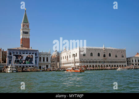 August 27, 2014 - Venedig, Italien: ein Blick auf das Wasser von der Stadt Venedig, einschließlich der Wahrzeichen Palace, Square und Museen Stockfoto