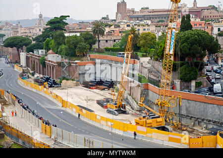 Mai 11, 2016: Rom, Italien - den Bau eines Transportsystems auf einer Straße gebaut werden Stockfoto