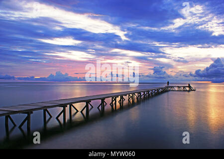 Dermaga Pantai Kucing Strand, Marantale, Parigi Moutong, Central Sulawesi, Indonesien Stockfoto