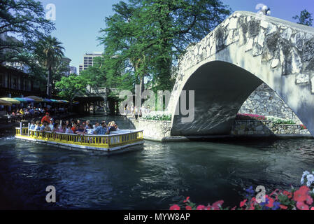 1992 historischen Fußgängerbrücke RIVER WALK IN SAN ANTONIO TEXAS USA Stockfoto