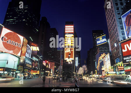 1992 historische Times Square in Midtown Manhattan, New York City, USA Stockfoto