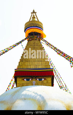 Weisheit Auge auf auch ein Swayambhunath Stupa wie Monkey Tempel bekannt. Swayambhunath Stupa ist eine uralte religiöse Architektur auf einem Hügel in Kathmandu Stockfoto