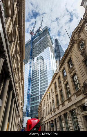Teilweise skyscraper Office Tower 22 Bishopsgate im Herzen des Finanzviertels der Stadt London EC 2 reflektierende Tower 42 abgeschlossen Stockfoto