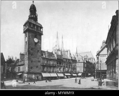 . Englisch: 'MOULINS: PLACE DE L'Hôtel-de-Ville und die jacquemart Turm' auf Seite 70 von einem Motor-Flight durch Frankreich zu Gesicht. . 1908. Unbekannt 4 Motor-Flight durch Frankreich Gesicht p070 Stockfoto