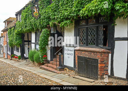 Das Mermaid Inn ist eine historische Public House im Zentrum von Rye, East Sussex Stockfoto