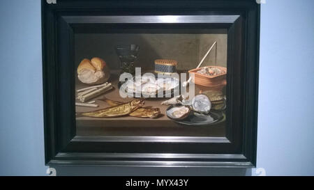 . Englisch: Foto von Still life Malerei in dem Frans Hals Museum in der Ausstellung eine globale Tabelle'. Stillleben mit hering Austern und Rauchen Gang. ca. 1625 111 eine globale Tabelle - Stillleben in das Frans Hals Museum Dezember 2017 02. Stockfoto