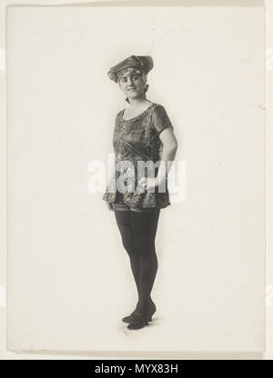 . Englisch: Ivy Moore in Cindarella im Grand Opera House, Dezember 1919 (neue Tivoli Theater). Dezember 1919. Unbekannt 2 Ivy Moore in Cindarella im Grand Opera House, Dezember 1919 (neue Tivoli Theater) Stockfoto