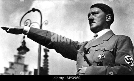 . Englisch: Adolf Hitler einen Hitlergruß. Vor 1945. Unbekannt 1 Hitlergruß vor strassenlaterne Stockfoto