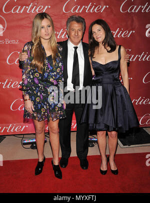 Dustin Hoffman mit Frau und Tochter - 20. Ann. Der Palm Springs Film Festival im Palm Springs Convention Center. HoffmanDustin frau Tochter 55 Veranstaltung in Hollywood Leben - Kalifornien, Red Carpet Event, USA, Filmindustrie, Prominente, Fotografie, Bestof, Kunst, Kultur und Unterhaltung, prominente Mode, Besten, Hollywood Leben, Event in Hollywood Leben - Kalifornien, Roter Teppich und backstage, Musik Prominente, Topix, Paar, Familie (Mann und Frau) und Kids - Kinder, Brüder und Schwestern anfrage tsuni@Gamma-USA.com, Kredit Tsuni/USA, 2006 bis 2009 Stockfoto