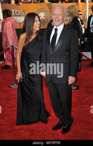 Anthony Hopkins und Frau -Sag-Schauspieler Guild Awards 2009 im Shrine Auditorium in Los AngelesHopkinsAnthonyandWife 239 Veranstaltung in Hollywood Leben - Kalifornien, Red Carpet Event, USA, Filmindustrie, Prominente, Fotografie, Bestof, Kunst, Kultur und Unterhaltung, prominente Mode, Besten, Hollywood Leben, Event in Hollywood Leben - Kalifornien, Roter Teppich und backstage, Musik Prominente, Topix, Paar, Familie (Mann und Frau) und Kids - Kinder, Brüder und Schwestern anfrage tsuni@Gamma-USA.com, Kredit Tsuni/USA, 2006 bis 2009 Stockfoto