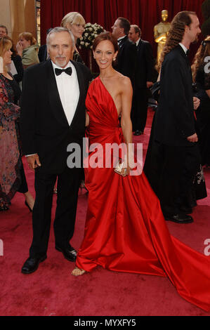 Dennis Hopper und Victoria Duffy 80 Oscars Zeremonie, Ankunft, roten Teppich im Kodak Theater in Los Angeles. in voller Länge Augenkontakt smileHopperDennis VictoriaDuffy 287 Event in Hollywood Leben - Kalifornien, Red Carpet Event, USA, Filmindustrie, Prominente, Fotografie, Bestof, Kunst, Kultur und Unterhaltung, prominente Mode, Besten, Hollywood Leben, Event in Hollywood Leben - Kalifornien, Roter Teppich und backstage, Musik Prominente, Topix, Paar, Familie (Mann und Frau) und Kids - Kinder, Brüder und Schwestern anfrage tsuni@Gamma-USA.com, Kredit Tsuni/USA, 2006 bis 2009 Stockfoto