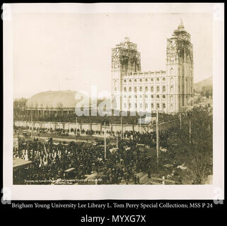 Call #: MSS P24 übergroßen Box. 800 MSS P 24. 6 April 1892 18 Inverkehrbringen der Schlussstein auf der Tempel der Mormonen April 6, 1892 C.R. Savage, Foto. Stockfoto