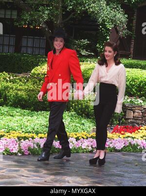 Lisa Marie Pressley und Michael Jackson 18. April 1995 im Santa Barbara homeJacksonMichael PresleyLisaMary 36 Veranstaltung in Hollywood Leben - Kalifornien, Red Carpet Event, USA, Filmindustrie, Prominente, Fotografie, Bestof, Kunst, Kultur und Unterhaltung, prominente Mode, Besten, Hollywood Leben, Event in Hollywood Leben - Kalifornien, Roter Teppich und backstage, Musik Prominente, Topix, Paar, Familie (Mann und Frau) und Kids - Kinder, Brüder und Schwestern anfrage tsuni@Gamma-USA.com, Kredit Tsuni/USA, 2006 bis 2009 Stockfoto