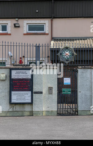 Die ehemalige Polizeistation an aughnacloy County Tyrone Northern. Grenze Bedenken über Brexit bedeutet es nicht verkauft wird. Stockfoto