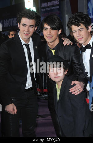 Joe Frankie Kevin Nick Jonas - Jonas Brothers - Das 3D-Konzert Premiere am El Capitan Theatre in Los Angeles. JonasKevin Joe Frankie Nick 29 Veranstaltung in Hollywood Leben - Kalifornien, Red Carpet Event, USA, Filmindustrie, Prominente, Fotografie, Bestof, Kunst, Kultur und Unterhaltung, prominente Mode, Besten, Hollywood Leben, Event in Hollywood Leben - Kalifornien, Roter Teppich und backstage, Musik Prominente, Topix, Paar, Familie (Mann und Frau) und Kids - Kinder, Brüder und Schwestern anfrage tsuni@Gamma-USA.com, Kredit Tsuni/USA, 2006 bis 2009 Stockfoto