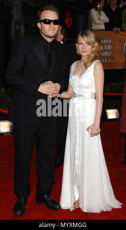 Heath Ledger und Michelle Williams am 12. jährlichen Screen Actors Guild Awards im Shrine Auditorium in Los Angeles, Sonntag, 29 Januar, 2006 LedgerHeath WilliamsMichelle 180 Veranstaltung in Hollywood Leben - Kalifornien, Red Carpet Event, USA, Filmindustrie, Prominente, Fotografie, Bestof, Kunst, Kultur und Unterhaltung, prominente Mode, Besten, Hollywood Leben, Event in Hollywood Leben - Kalifornien, Roter Teppich und backstage, Musik Prominente, Topix, Paar, Familie (Mann und Frau) und Kids - Kinder, Brüder und Schwestern anfrage tsuni@Gamma-USA.com, Kredit Tsuni/USA, 2006 2. Stockfoto