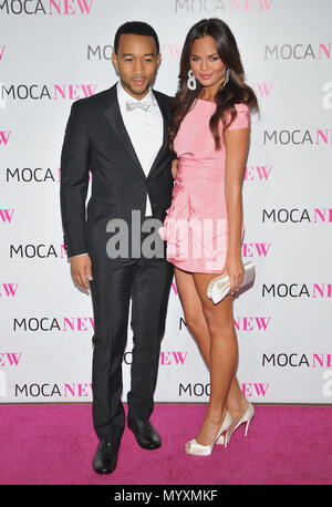 Sänger John Legend (L) und das Modell Chrissy Teigen - MOCA 30. Ann. Gala im MOCA Grand Avenue in Los Angeles. Legende John Chrissy Teigen 115 Veranstaltung in Hollywood Leben - Kalifornien, Red Carpet Event, USA, Filmindustrie, Prominente, Fotografie, Bestof, Kunst, Kultur und Unterhaltung, prominente Mode, Besten, Hollywood Leben, Event in Hollywood Leben - Kalifornien, Roter Teppich und backstage, Musik Prominente, Topix, Paar, Familie (Mann und Frau) und Kids - Kinder, Brüder und Schwestern anfrage tsuni@Gamma-USA.com, Kredit Tsuni/USA, 2006 bis 2009 Stockfoto
