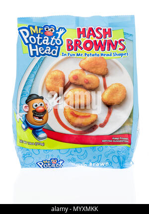 Winneconne - 1. Juni 2018: Eine Tasche von Mr. Potato Head Hash Browns mit Kopf Formen auf einem isolierten Hintergrund. Stockfoto