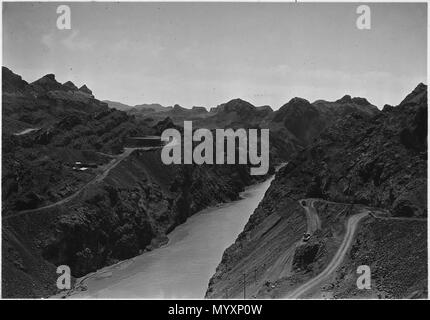 Auf der Suche nach in unteren schwarzen Canyon vom Punkt auf sechs Unternehmen bau Straße auf der Nevada Seite. Arizona... - Stockfoto