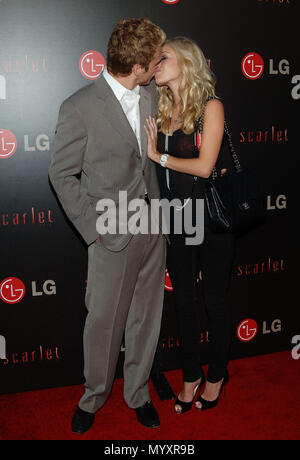 Heidi Montag und Spencer Pratt - Scharlach Serie TV Premiere im Pacific Design Center in Los Angeles. in voller Länge PrattSpencer MontagHeidi Kiss 36 Veranstaltung in Hollywood Leben - Kalifornien, Red Carpet Event, USA, Filmindustrie, Prominente, Fotografie, Bestof, Kunst, Kultur und Unterhaltung, prominente Mode, Besten, Hollywood Leben, Event in Hollywood Leben - Kalifornien, Roter Teppich und backstage, Musik Prominente, Topix, Paar, Familie (Mann und Frau) und Kids - Kinder, Brüder und Schwestern anfrage tsuni@Gamma-USA.com, Kredit Tsuni/USA, 2006 bis 2009 Stockfoto