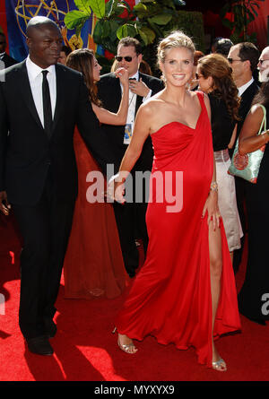 Seal und Heidi Klum Ankunft auf der 58 Emmys Awards im Shrine Auditorium in Los Angeles. 27. August 2006. KlumHeidi Seal 022 Veranstaltung in Hollywood Leben - Kalifornien, Red Carpet Event, USA, Filmindustrie, Prominente, Fotografie, Bestof, Kunst, Kultur und Unterhaltung, prominente Mode, Besten, Hollywood Leben, Event in Hollywood Leben - Kalifornien, Roter Teppich und backstage, Musik Prominente, Topix, Paar, Familie (Mann und Frau) und Kids - Kinder, Brüder und Schwestern anfrage tsuni@Gamma-USA.com, Kredit Tsuni/USA, 2006 bis 2009 Stockfoto