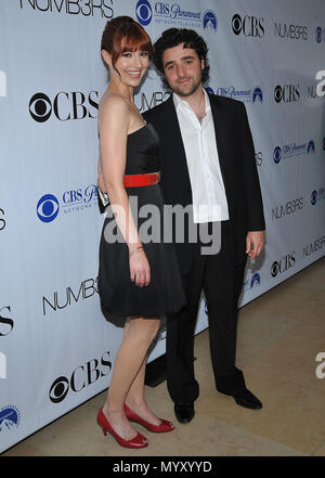 Vanessa Britting und David Krumholtz - Numb3rs Darsteller Treffen der Presse im Sunset Tower Hotel in Los Angeles. KrumholtzDavid BrittingVanessa 30 Veranstaltung in Hollywood Leben - Kalifornien, Red Carpet Event, USA, Filmindustrie, Prominente, Fotografie, Bestof, Kunst, Kultur und Unterhaltung, prominente Mode, Besten, Hollywood Leben, Event in Hollywood Leben - Kalifornien, Roter Teppich und backstage, Musik Prominente, Topix, Paar, Familie (Mann und Frau) und Kids - Kinder, Brüder und Schwestern anfrage tsuni@Gamma-USA.com, Kredit Tsuni/USA, 2006 bis 2009 Stockfoto