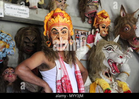 Maske träger Künstler. Majuli chamaguri satra Stockfoto