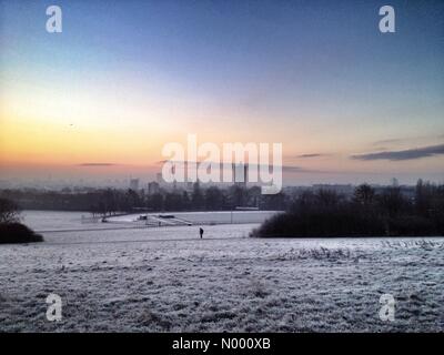 London, UK. 30. Dezember 2014. UK-Wetter - die Aussicht vom Parliament Hill als London wacht an einem kalten knackig frostigen Morgen Credit: Patricia Phillips/StockimoNews/Alamy Live News Stockfoto