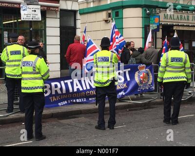 London, UK. 21. Februar 2015. 21. Februar 2015. Gt-Russell St, London. Pro britische Demonstranten verweigert nach vereinen gegen Faschismus und Rassismus-Konferenz in der Nähe von TUC Kongresshaus. Themen: aufstehen, um die UKIP und Islamophobie. Bildnachweis: Andym/StockimoNews/Alamy Live-Nachrichten Stockfoto