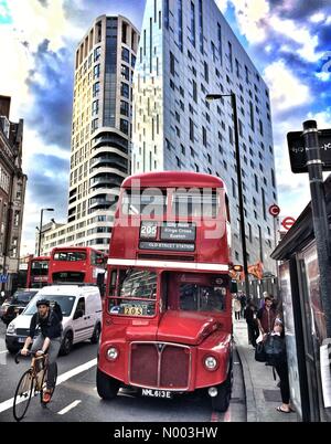 London, UK. 8. Juli 2015. Alten Londoner Routemaster-Busse in Aktion gebracht, während das Rohr zu helfen zu schlagen, 8. Juli & 9. Juli 2015 Credit: Neil Juggins / StockimoNews/Alamy Live News Stockfoto