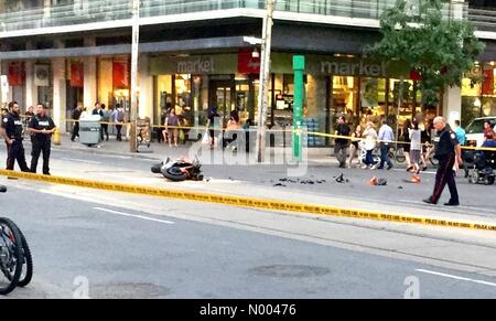 Toronto, Kanada. 4. September 2015. Motorrad-Unfall verursacht Straßensperrung auf Dundas St. W. In Toronto, Kanada-Credit: Ridiculousmusic / StockimoNews/Alamy Live News Stockfoto