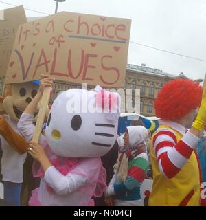 Helsinki, Finnland. 18. Sep, 2015. 18. September 2015, Hauptbahnhof, Helsinki, Finnland. Rund 30 000 protestieren gegen Regierung die umstrittene Arbeitsmarktreform Paket in die Stadt Helsinki Finnen. Bildnachweis: Heini Kettunen/StockimoNews/Alamy Live-Nachrichten Stockfoto