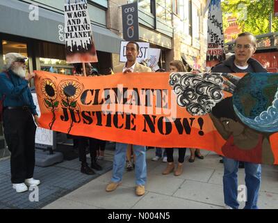 Washington, DC, USA. 14. Oktober 2015. Volkspartei Klimabewegung Tag Rallye - Washington, D.C. USA Credit: Christopher B / StockimoNews/Alamy Live News Stockfoto