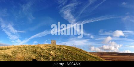 UK Wetter 19. Oktober. Schönen sonnigen Herbsttag bei Rivington in Lancashire. Dampf-Strecke überqueren über Rivington Hecht Stockfoto