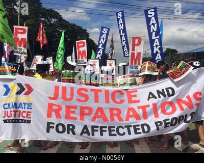 North Ave, Diliman, Quezon Stadt, Metro Manila, Philippinen. 28. November 2015. Tausende von Umwelt-Befürworter und militante Gruppen schließt sich die "March for Climate Justice" Rallye in Quezon City am 28. November 2015. Bildnachweis: Sherbien Dacalanio/StockimoNews/Alamy Live-Nachrichten Stockfoto