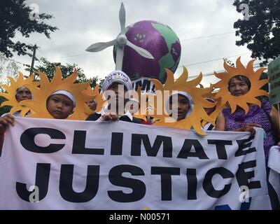 East Ave, Diliman, Quezon Stadt, Metro Manila, Philippinen. 28. November 2015. Tausende von Umwelt-Befürworter und militante Gruppen schließt sich die "March for Climate Justice" Rallye in Quezon City am 28. November 2015. Bildnachweis: Sherbien Dacalanio/StockimoNews/Alamy Live-Nachrichten Stockfoto