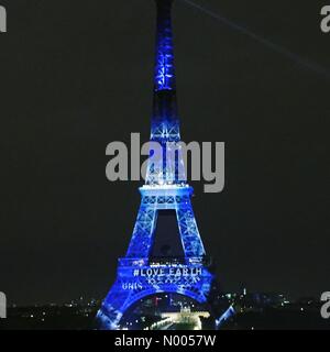 75016-16E-Arrondissement von Paris, Frankreich. 29. November 2015. Eiffelturm #loveearth #COP21 Credit: Jaardavin/StockimoNews/Alamy Live-Nachrichten Stockfoto