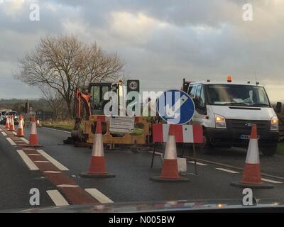 Penrith, Cumbria, UK. 23. Dezember 2015. A66 Kirkby Thore - 23. Dezember 2015: die Straßenbauarbeiten auf der A66 die langen Staus in beide Richtungen Kredit geschaffen haben: Kay Roxby/StockimoNews/Alamy Live News Stockfoto