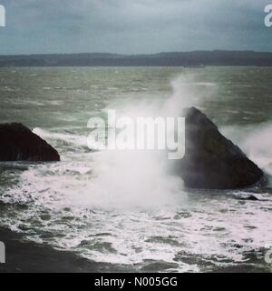 Torquay, Torbay TQ2BG, UK. 1. Januar 2016. UK Wetter neue Jahre Tag 2016: orkanartigen Winden Peitsche Sturmwellen in Torquay, South Devon. Bildnachweis: Jamesjagger/StockimoNews/Alamy Live-Nachrichten Stockfoto