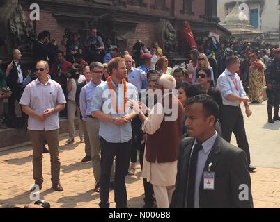 Patan, Nepal. 20. März 2016. Prinz Harry besucht Patan Durbar Square während seines fünftägigen Staatsbesuch von Nepal. Bildnachweis: Dutourdumonde / StockimoNews/Alamy Live News Stockfoto