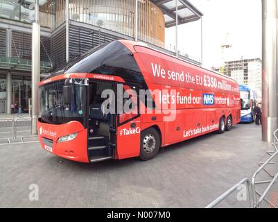 Wembley, größere London, UK. 21. Juni 2016. Die Abstimmung verlassen Kampagnenbus, parkten außerhalb der SSE-Arena, Wembley, vor dem EU-Referendum: die große Debatte Credit: JohnGaffen3/StockimoNews/Alamy Live News Stockfoto