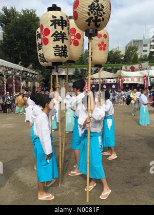 Osaka, Japan. 24. Juli 2016. Tenjin Matsuri Festival, Osaka, Japan 24. Juli 2016 Morgen Eröffnungsfeier Credit: Jonny Abbas / StockimoNews/Alamy Live News Stockfoto