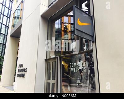 Des Königs Blvd, London, UK. 3. August 2016. Die Kings Cross Nike Superstore bereit, Morgen, Donnerstag, 4. August, in London, UK Credit: Monica Wells/StockimoNews/Alamy Live News Stockfoto