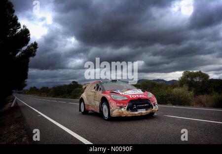 14.10.2016 WRC World Rally Championship RACC Rally de España - verlassen Craig Breen/Scott Martin in ihre CITROËN DS3 WRC-Rallye-Auto Ascó auf der C12B auf dem Weg nach Gandesa, Katalonien, Spanien. Stockfoto