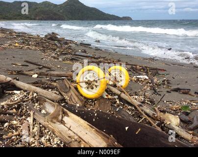 Guanacaste Playa Matapalo, Costa Rica. 27. November 2016. Kunststoff-Räder angespült an den Stränden in Guanacaste Playa Matapalo Costa Rica nach Hurrikan Otto, einem Hurrikan der Kategorie 2, die Mittelamerika macht Landfall getroffen 24. November 2016 Credit: Anakinscattykin / StockimoNews/Alamy Live News Stockfoto